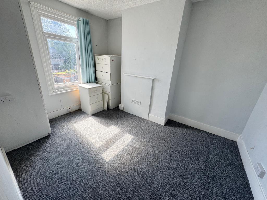Lot: 121 - TWO-BEDROOM HOUSE FOR IMPROVEMENT - Bedroom 2